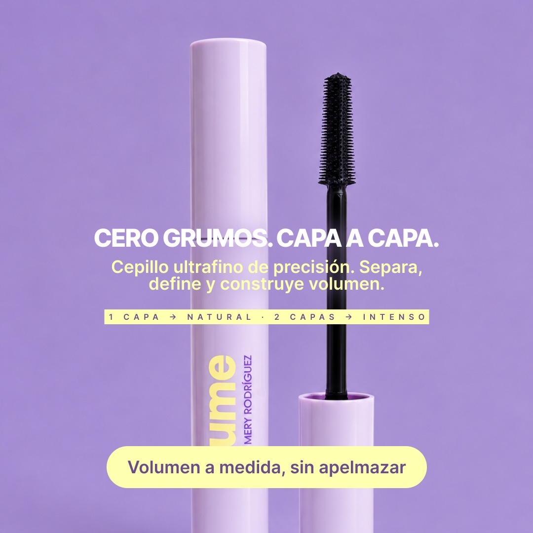 Lume Black Velvet Mascara y cepillo de precisión en fondo lavanda